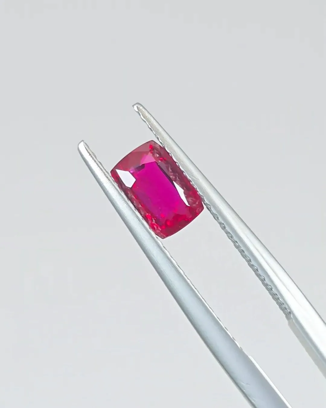 1.02ct Pigeon Blood· rectangular cushion