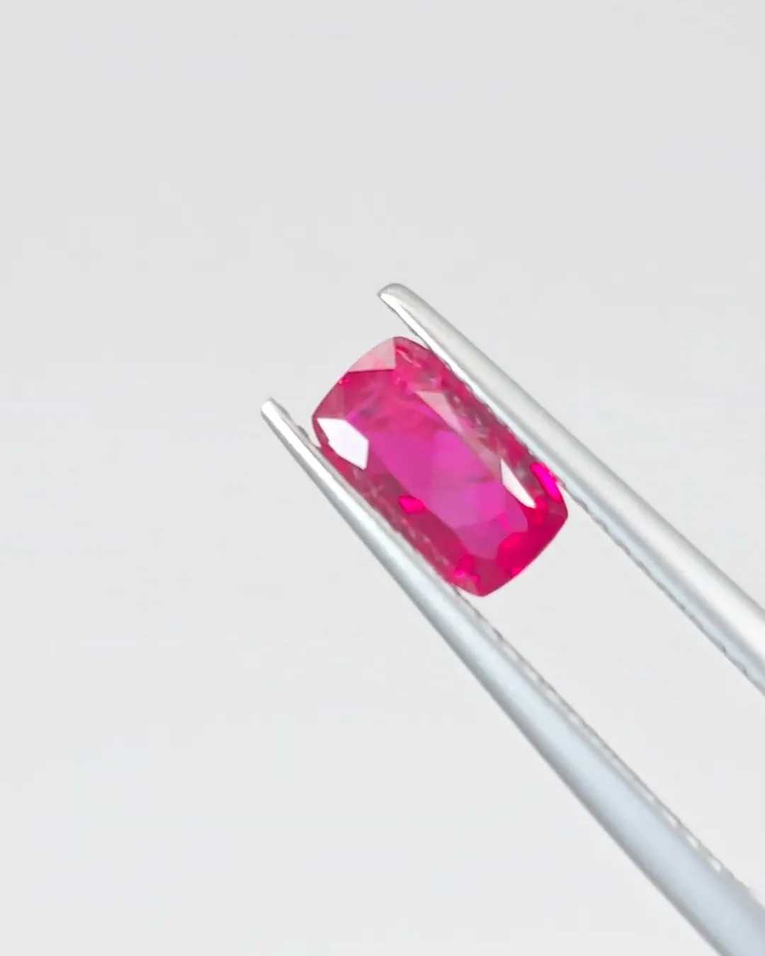 1.02ct Pigeon Blood· rectangular cushion
