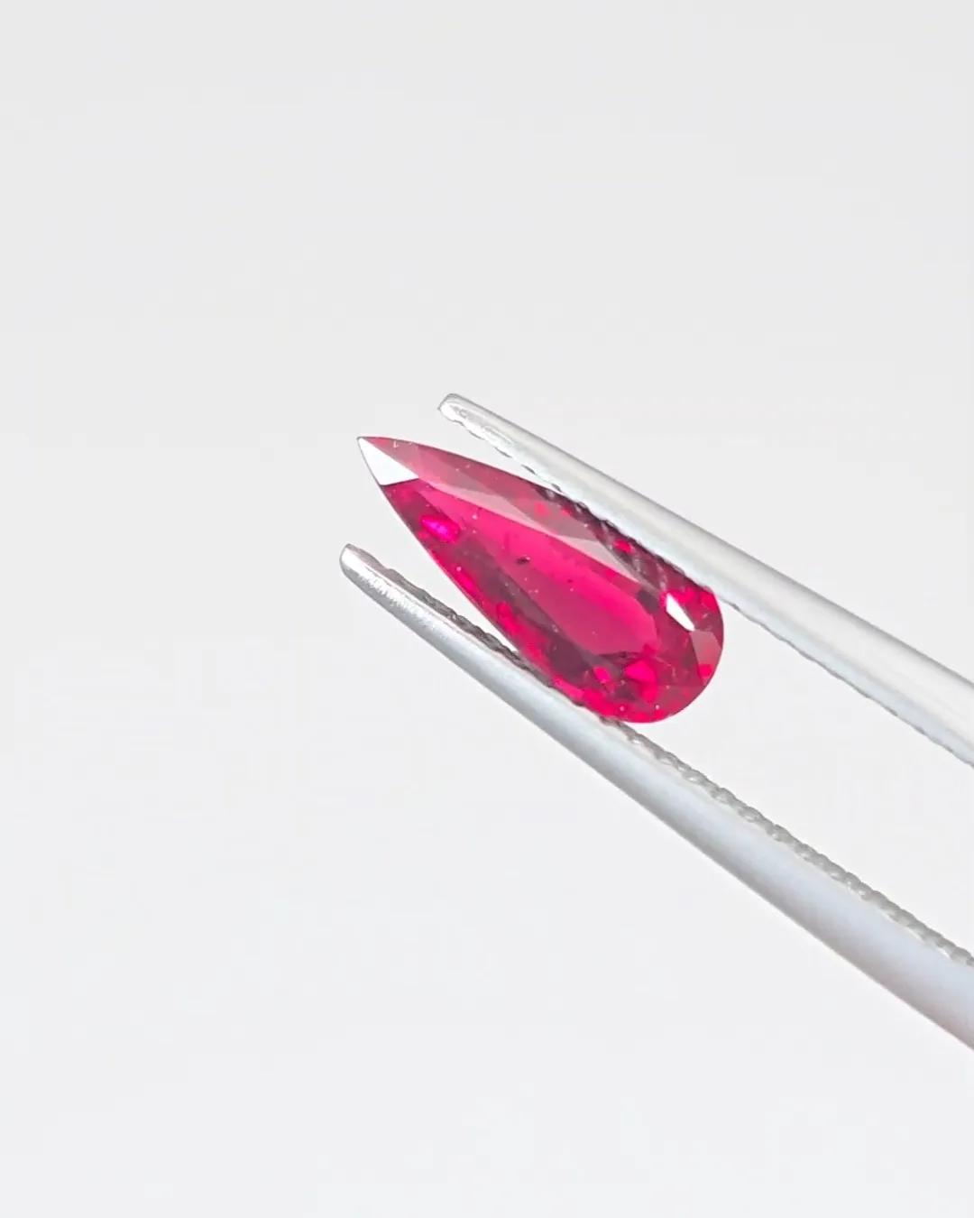 1.00ct Pigeon Blood· Pear