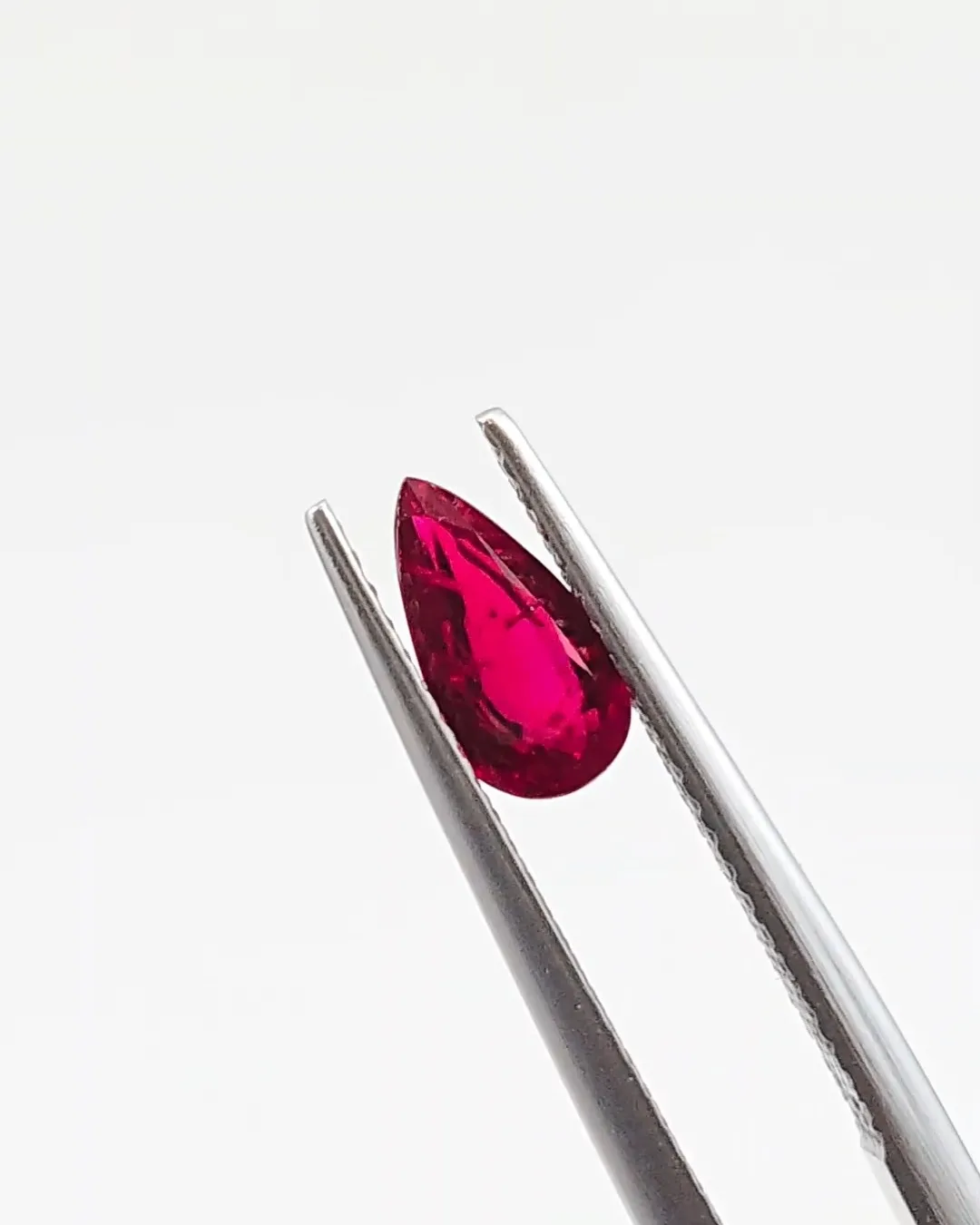 1.00ct Pigeon Blood· Pear