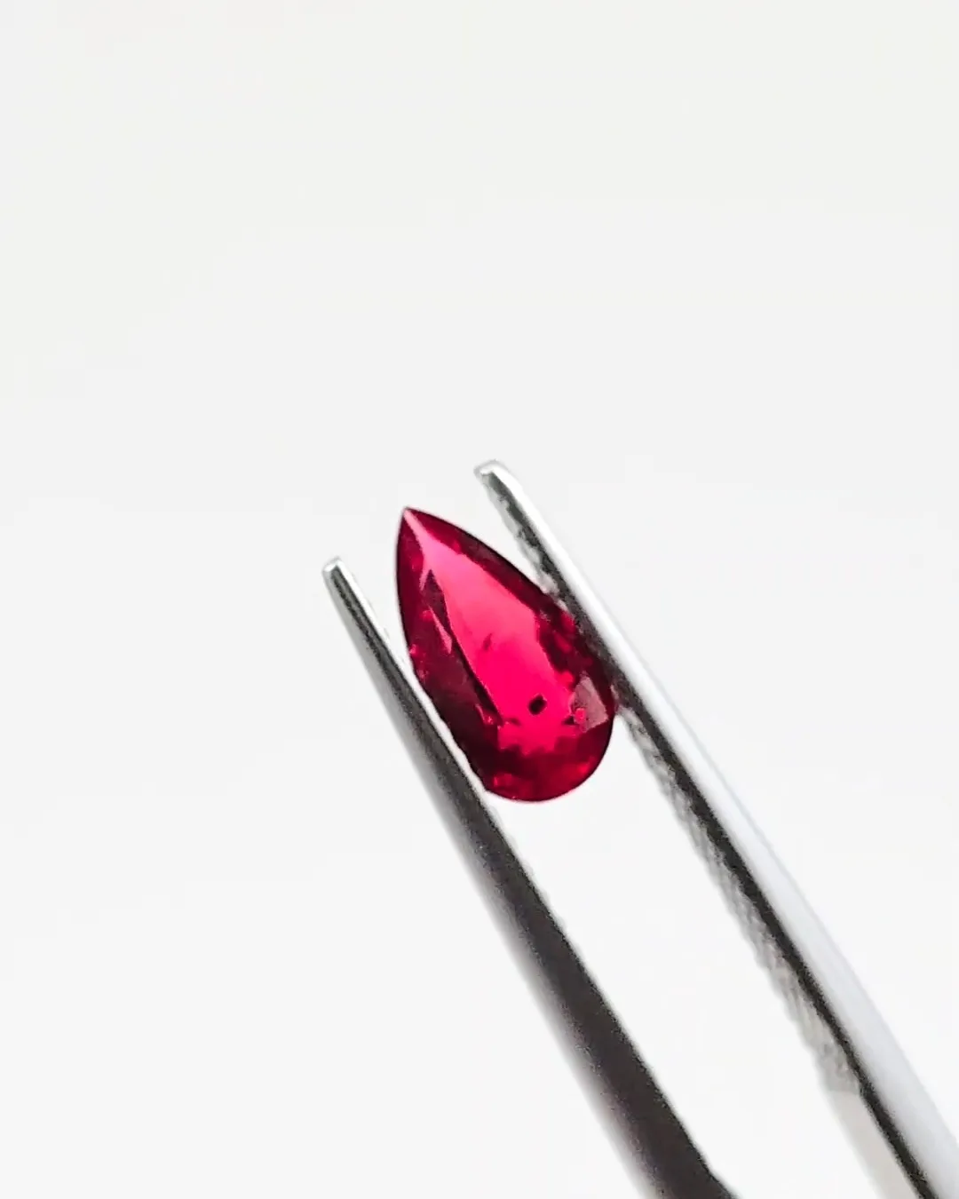 1.02ct Pigeon Blood· Pear