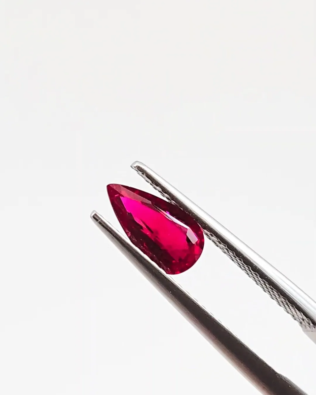 1.11ct Pigeon Blood· Pear