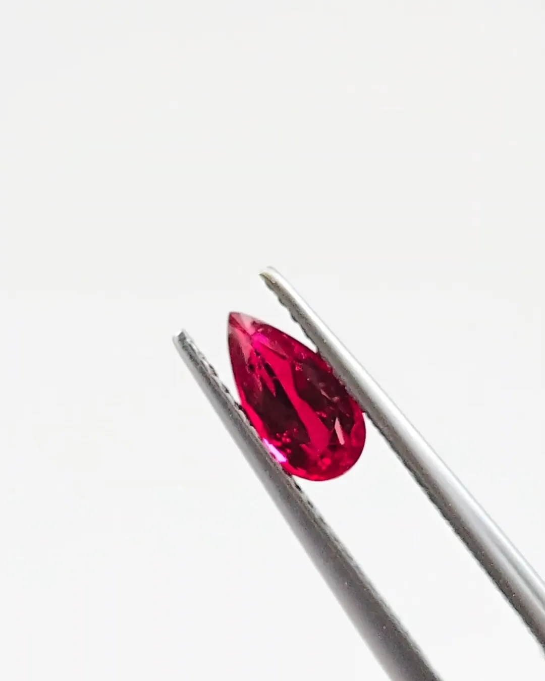 1.00ct Pigeon Blood· Pear