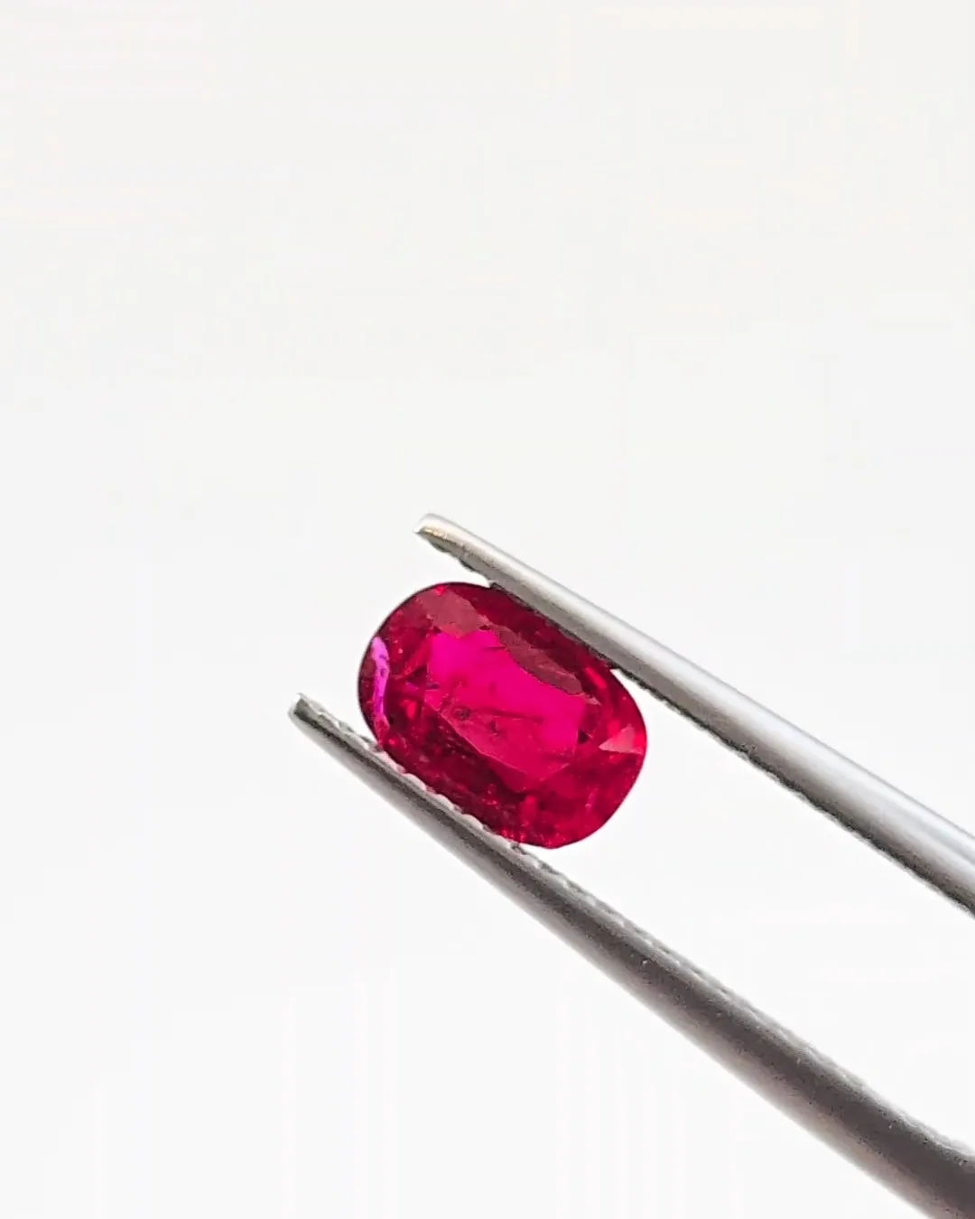 1.02ct Pigeon Blood· cushion